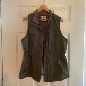 Sonoma olive green vest EUC sz L, adjustable waist
